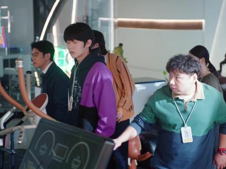 实在太搞笑,裴谦搞破坏也抵不过员工的努力决定开网吧,上头了 #电视剧年少有为 #彭昱畅 #看年少有为笑麻了#年少有为梗含量过高 @电视剧年少有为(亏pi点子生成版