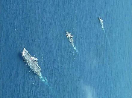 看!解放军登陆演习大场面来了 #人民军队攻坚向前