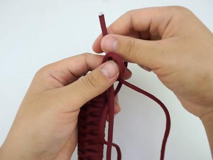 没有比这既简单又漂亮的刀柄缠绳了,非常实用