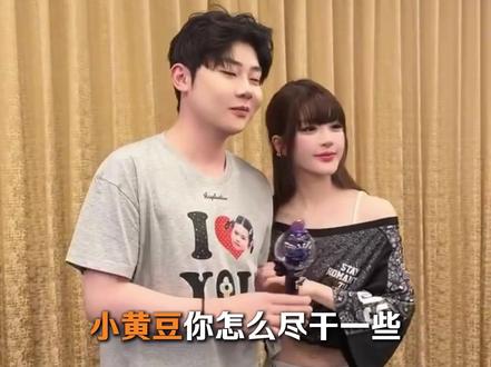 小黄豆超强追星运 被蔡徐坤抱完又被赵露思抱(部分素材来源:@豆的唐唐) #赵露思 #蔡徐坤 #单眼皮的小黄豆 #赵露思澳门演唱会 #追星