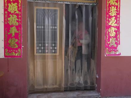 八年前我和盼盼刚认识的时候,二叔知道侄儿交女朋友很开心,问盼盼家里能凑几万,不够的他补上!盼盼一直记得这份恩情
