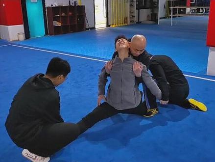 小老虎嗷嗷叫#武术高考生 怎样压竖叉