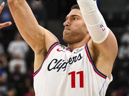 大洛3分球14中9创生涯新高砍下31分,哈登17中10砍下34分,伦纳德28分,快船三名首发合砍93分,率队逆转开拓者#快船逆转开拓者#大洛9记三分球#哈登34分#伦纳德