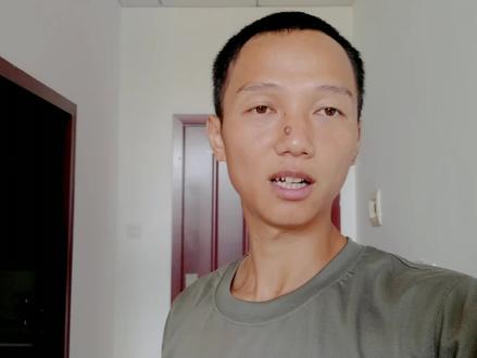 家里的厚棉被怎样才能叠成豆腐块,退役军人现场教你方法,真实用