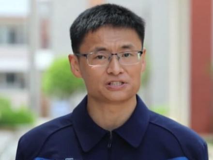追光的人,终会光芒万丈。为每一位高考考生加油,愿你们蟾宫折桂、一往无前!2025高考必胜!#高考