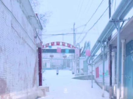 兄弟们,大雪纷飞的天气里,钛7的雪地模式加蠕行非常给力!在没有换雪地胎的情况下,轻松上坡!!#方程豹钛7#vlog日常