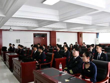 随拍一点点,下次给大家拍图书馆食堂大厅#新生军训 #校园随拍 #大同煤炭职业技术学院 #大同煤炭职业技术学院