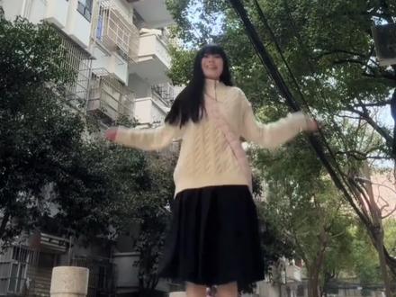 练基本功的路上顺便学个舞咯~ 这个小甜舞春天跳完夏天跳~为了动作能看清穿了个好紧的牛仔裤,老规矩超详细的视频节点🈶
#学跳舞 #简单易学的舞蹈 #脸红的思春期 #旅行