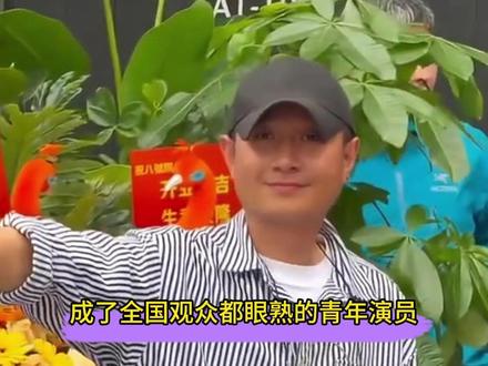 演员文章上海再开酒馆,圈内多位好友助阵,紧邻“八号院儿”面馆