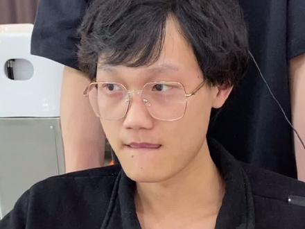 沧桑小哥的发型之旅,变化很大!#上海男生发型 #上海剪发哪里好 #草帽变潮帽