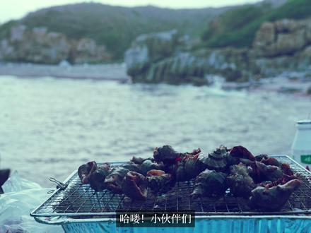 徒步系-第20集 无人岛徒步赶海露营 如果你想找个地方,周末短暂放空一下自己,那这个无人岛真的可以试试。
这里可以露营、环岛徒步、赶海、抓螃蟹、捞蛤蜊。退潮之后,整片海岸线都会露出来,氛围感特别强。
白天沿着海边走一圈,晚上听着海浪声露营,整体节奏特别慢,很适合逃离一下城市。
⚠️海边部分路段湿滑,注意安全
⚠️乘船和打车需提前联系安排
::: 🌊🏝️🦀
#北京徒步路线 #无人岛露营 #小海山岛 #徒步旅行 #葫芦岛旅游攻略