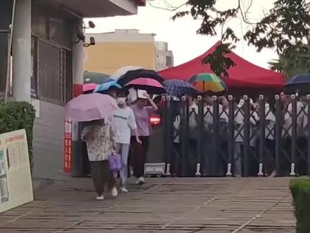 最嚣张高考生单小龙,嘲讽高考题太垃圾耽误打工,他如今发展怎样了?