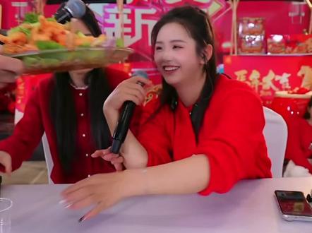 口水娃口味升级2罐装脱骨凤爪+160克鸡米花。#鸡爪 #无骨鸡爪 #酸辣开胃