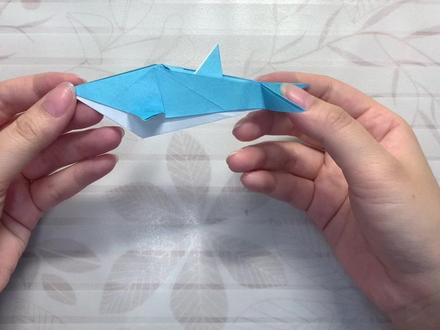 折一个小鲸鱼,在大海里畅游,不受任何拘束!#折纸 #折纸教程 #创意手工