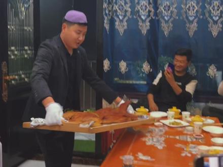 啊娜娜滴五嘟嘟烤全羊来了