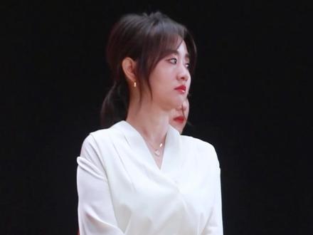 完了!偷拍鹰姐被发现了@棋手战鹰 #战鹰 #拍摄现场 #拍摄花絮