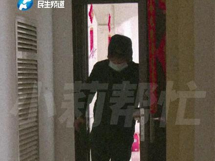 男子去所有银行遭遇信息变脸,出现别人头像导致无法认证。银行:无法脸部识别导致无法办理,民警:已更新平台信息。#河南dou知道