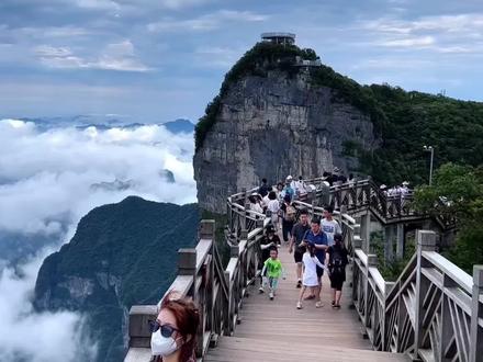 什么时候去张家界最合适 张家界适合几月去,那一定是每年的4-6月,张家界什么时候去很美,张家界什么月份去比较好#张家界旅游 #张家界天门山 #张家界国家森林公园 #张家界大峡谷玻璃桥 #张家界旅游攻略