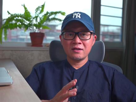 秋天是最美的季节,选择720mm镜头来拍人像,一定不会有错