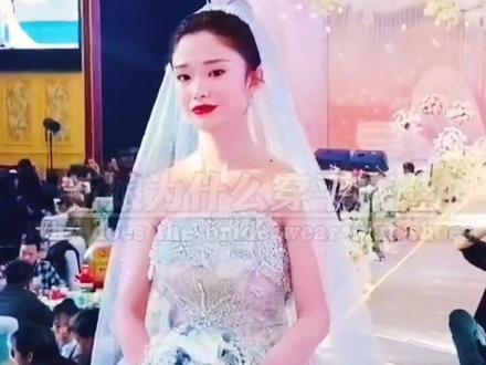 新娘为什么穿平底鞋!#揭秘 #知识科普 #解密 ,左下角链接有你想知道的答案哟!@抖音小助手