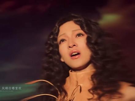 张韶涵大小孩MV #张韶涵这个mv拍出了成年人的崩溃
#张韶涵与世之争
那个小孩是生命之路上的见证,从《阿刁》中撕裂命运的呐喊,到《大小孩》里凝视伤口的接纳,张韶涵 用二十五年的音乐旅程,一步步观察思考,步履不停。
#张韶涵大小孩mv#张韶涵