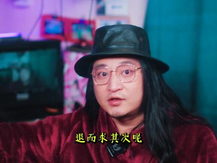 数字资产的存储中转与备份完全版 承接上一期话题,这一期不但完整的讲解了有关影视行业数字资产管理中除网络共享外,拷卡,数据中转,数据热备,冷备归档的全链路所有知识,包括链接协议,存储类型,硬盘与存储单元硬件选择,操作规范,MAC的原生缺陷,更包括磁盘文件系统。尤其着重讲解了上一期中大家“恨之入骨”的ExFAT应该如何安全的应用。以及为什么很多人会莫名其妙“丢数据”的原因。本期定价1999.00(大写:壹仟玖佰玖拾玖圆整,请不要看错!)。如果你不是迫切的需要进电影电视剧剧组做DMT(数据管理工程师),并且还是个新手,那么本期视频一定不适合你。这是一期专业度很高,且受众狭窄,排呆性很强的教学影片。#DIT #存储技术 #视频制作教学 #硬盘 #老樊教影视 @抖音付费视频