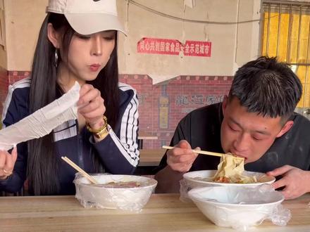 说良子的台词吃良子的板面,安娜学会了卡戴珊家族的流量密码 #良子 #安娜 #达子 #ntr