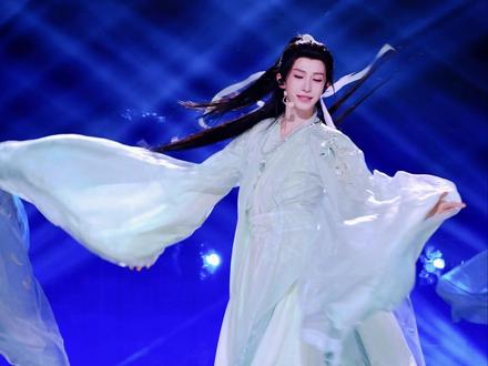 你知道的我从来没有发过一个完整的舞台直拍这是第一个 #演出现场视频 #入画江南 #刘宇封神舞台名场面 #古典舞身韵