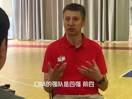 郭士强指导与广州男篮顺理成章的续约,也许这就是答案:他还没有完成当初来广州队的目标,而他的目标是将广州队带到CBA四强!#cba #广州男篮 #郭士强 #dou来cba