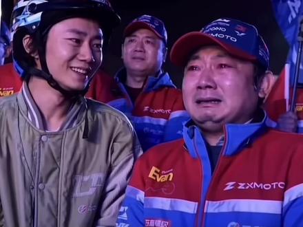 每当我找不到存在的意义,每当我迷失在黑夜里……#张雪机车#AI