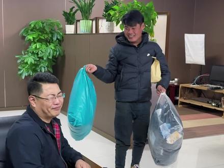 我亲爱的三弟又来看我了,哈哈哈!#陈州 #正能量 #亲情 @讲者陈州 @无腿勇士陈州 @勇者陈州 @人生不言弃陈州