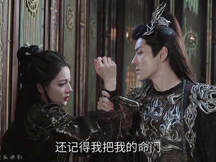 黑化的晏柯趁着贺思慕被金壁法所伤灵力虚弱时,对贺思慕的寝宫设置了一个结界秘法,打着保护的名号对贺思慕实行囚禁#白日提灯 #迪丽热巴 #陈飞宇 #魏哲鸣 #白日提灯赚我眼泪