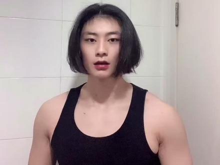 “佳人”在古代往往是形容男子清秀俊美#男生 #长发 #阳刚与阴柔