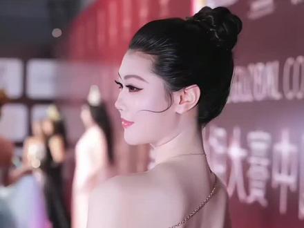 连子欣站在那里,连影子都带着东方美人的骨相。
黑色露背裙是她的战袍,不是刻意的性感,是骨子里的舒展与从容。
#国泰民安脸 #选美冠军 #2026全球中华小姐中国区总决赛 #连子欣 #极品身材