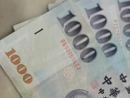 今天用大陆的银行卡在取款机上提取了台币,真方便哦