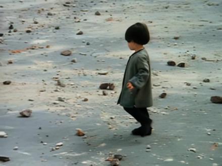 【4K】迈克尔·杰克逊-Heal The World #迈克尔杰克逊 #michaeljackson #healtheworld #欧美音乐 #音乐分享 《Heal the World》是由美国流行歌手迈克尔·杰克逊演唱的歌曲,由其亲自创作词曲,并与John Bahler一同编曲,收录在迈克尔·杰克逊于1991年11月26日发行的录音室专辑《Dangerous》中,后于1992年11月23日作为单曲发行。《Heal the World》是迈克尔·杰克逊为全世界的儿童而作,表达了对爱与和平的期冀。该曲创作于梦幻庄园的“给予之树”(Giving Tree),以简洁的旋律和朴素的乌托邦式信息,传达了迈克尔·杰克逊对人类的美好愿景。1992年,迈克尔·杰克逊以该曲为名创立了“拯救世界基金会”(Heal the World Foundation),旨在“改善世界各地儿童的状况”。1993年1月31日,迈克尔·杰克逊在第27届超级碗中场秀上和3500名洛杉矶青少年一同表演了该曲。
