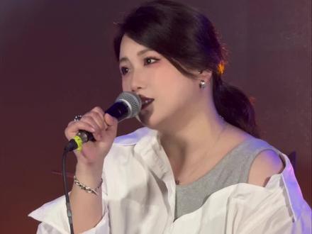 据说脸上有酒窝的人前世都躲过了孟婆汤…是你吗