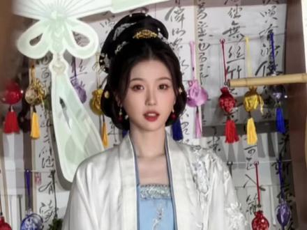 你变成锁屏 变成密码 变成玩偶 变成小卡 变成我的眼泪 最后你变成你 出现在我的面前。
云初令杀青大吉!希望可以快快看到云初主母~
#虞书欣#云初令