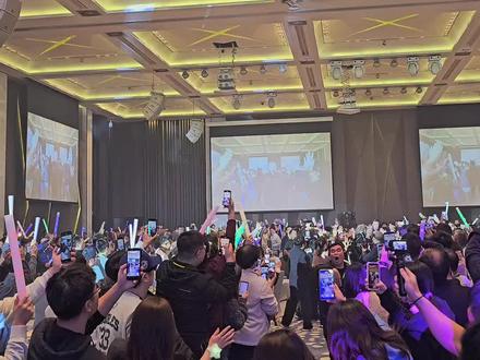 他来了他来了,他如约而至到来了!#黄仁勋2026中国行 #英伟达2026深圳年会