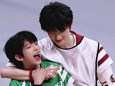 不受隔代辈分的影响,黄朔在出外务的演唱现场为陈浚铭送生日祝福🥺 #陈浚铭 #黄朔