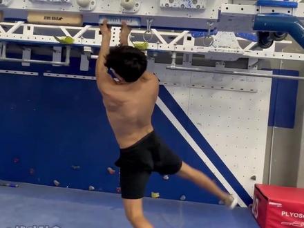 我兄弟没有开挂,他只是在对重力Say NO。#什内尔 #忍者勇士 #日常训练