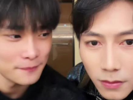 比心 對視 公主抱~ 全程精彩刺激真實的雙人直播!謹言慎行出現了無數次哈哈哈 快來猜一下見面說的第一句話 #张淇皓 #潘新宇 @张淇皓 @潘新宇想早睡