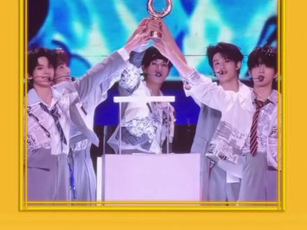 #TF家族荣耀之战 TOP合体舞台,每一个都好看! #登陆少年组合 #TOP #时代峰峻 #舞台