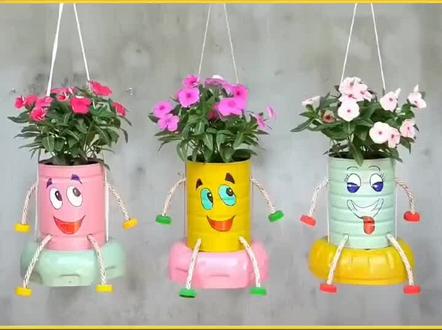 家庭手工小课堂开课了, 今天跟大家分享,利用废弃奶粉桶和饮料瓶手工制作卡通花盆,变废为宝还能让你收获满满。#手工 #创意手工 #手工diy #手工制作 #手工花盆@DOU+上热门