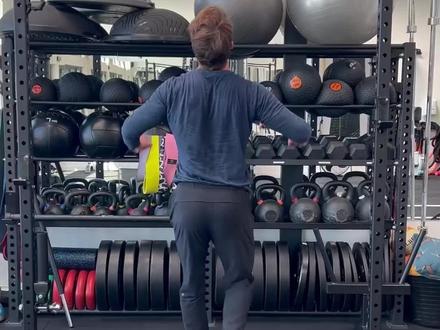 每天坚持悬挂一小会儿,将会收获意想不到的惊喜 #健身 #体态纠正 #健身干货 #吊单杠 #运动