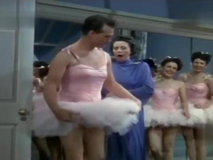 出水芙蓉:"芭蕾舞和糖纸”,这是电影中最搞笑的一段,笑死人啊