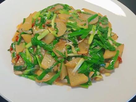 韭菜炒土豆片,简单又好吃的家常做法