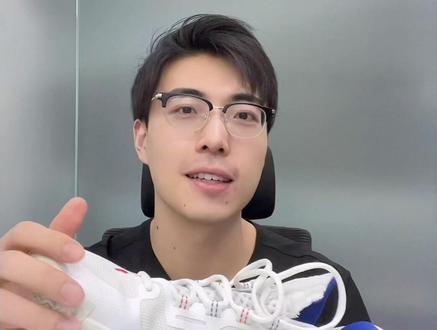 本期给大家带来了跨界球鞋筛选标准
以及跨界神鞋闪击9td的详细测评
#羽毛球鞋 #篮球鞋 #篮球鞋打羽毛球 #羽毛球装备 #闪击9td
