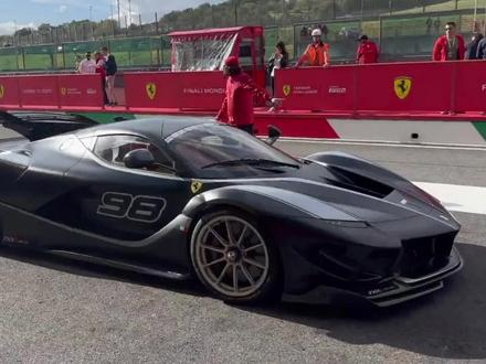 2023年,法拉利FXXK Evo在穆杰洛赛道的快速圈速!!#超跑 #排气声浪 #法拉利 #法拉利fxxk