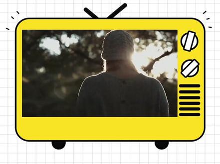 第53期:黑场过渡。pr自带的转场效果,配合卡点,适合用在航拍、唯美、慢动作等片段的衔接。